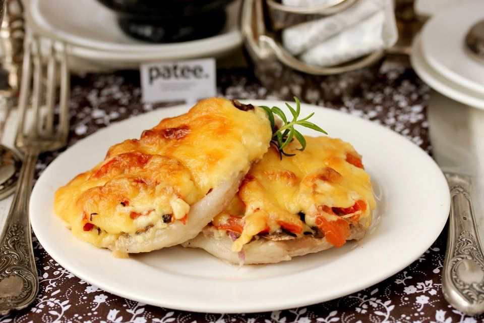 Погружаемся в мир мяса по-французски: секреты приготовления популярного блюда