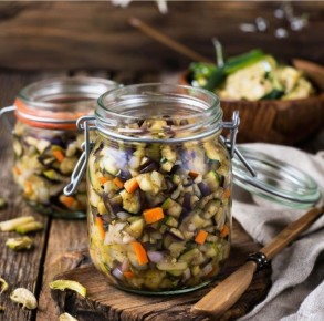 Консервированная зажарка с баклажанами и кабачками