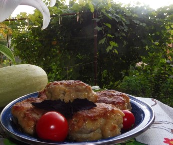 Нежные куриные котлеты с кабачками: секрет сочности раскрыт