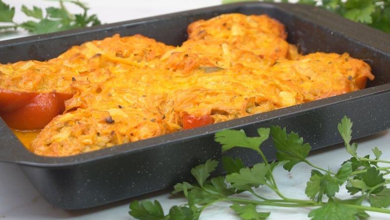 Неповторимое сочетание: фаршированные перцы и ароматная солянка