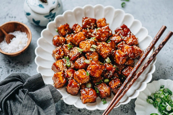 Тофу, который вас удивит: хрустящий и вкусный рецепт с кунжутным соусом