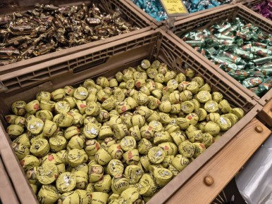 Кондитер из Челнов удивила елкой из чак-чака к Новому году