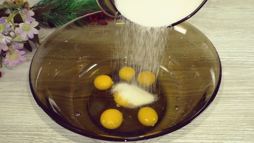 Необычный сладкий пирог на горячем молоке, который удивит всех