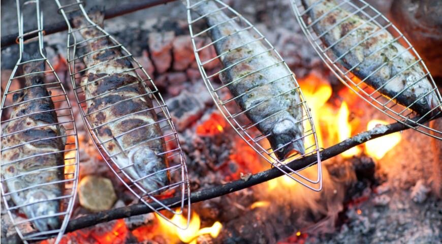 Лайфхак для гриля: как избежать прилипания рыбы к решетке
