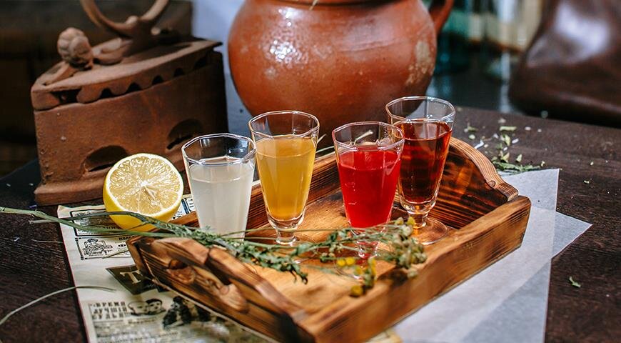 Творим волшебство: как сделать домашние настойки на водке с ягодами и травами