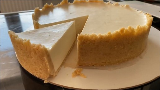 Необычный домашний чизкейк без выпечки: секретный лайфхак для идеальных бортиков