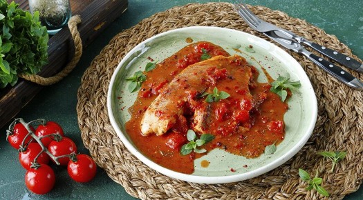 Тилапия в сливочном томатном соусе: вкусно и доступно