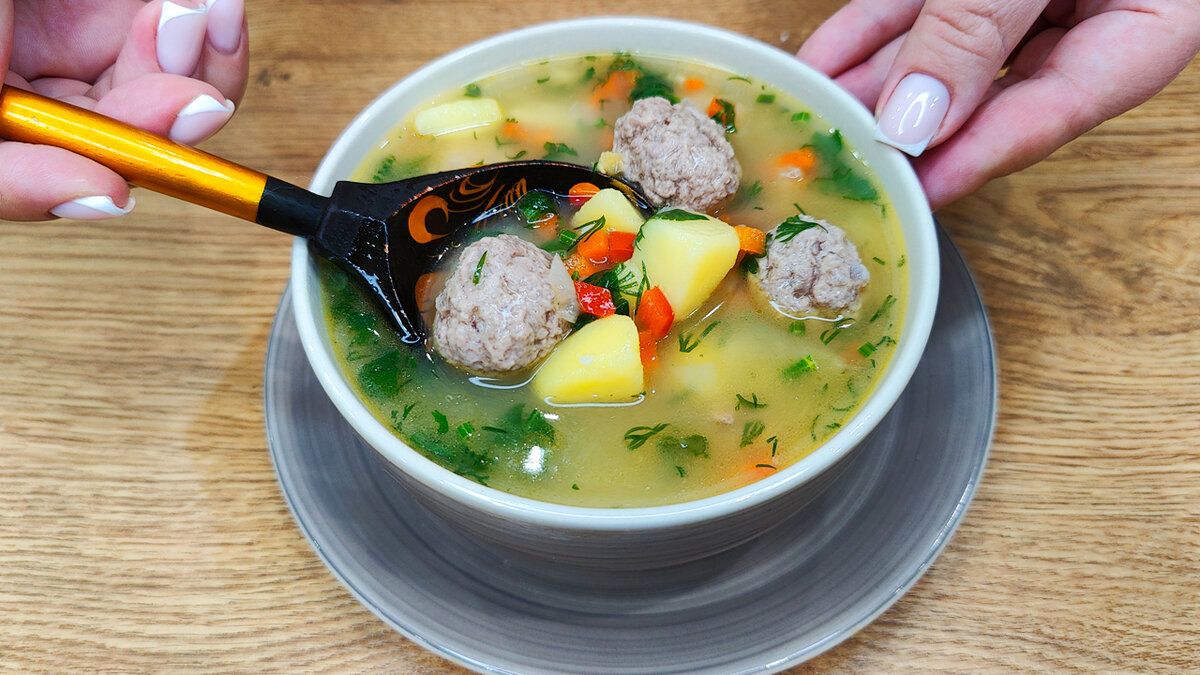 Ароматный суп с фрикадельками и чечевицей для уютных вечеров