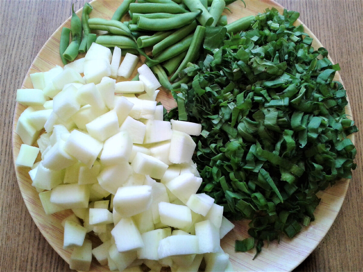 Летний борщ с кабачком: свежесть и аромат в одной тарелке