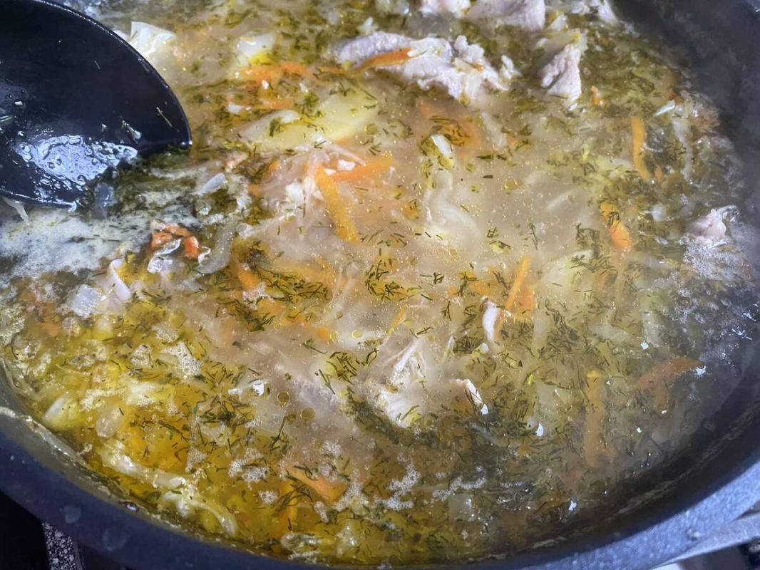 Что кладем в щи и борщ первым: картошку или капусту?