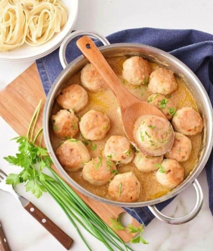 Куриные тефтели в сливочном соусе: Ваш новый любимый рецепт