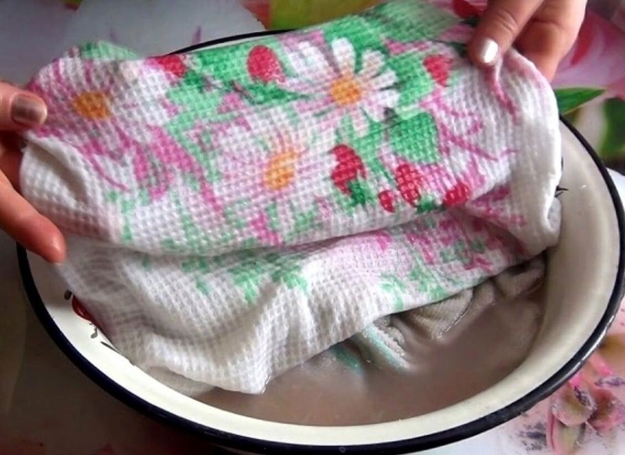 Удивительно простый способ быстро очистить кухонные полотенца