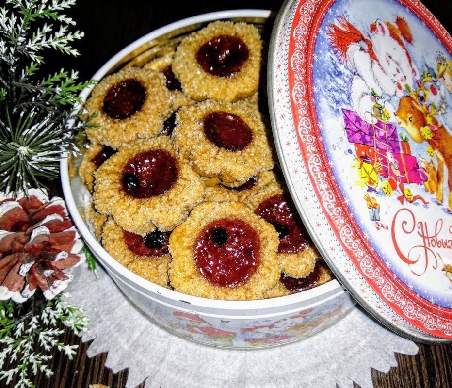 Роскошное рассыпчатое печенье на майонезе с черничным джемом