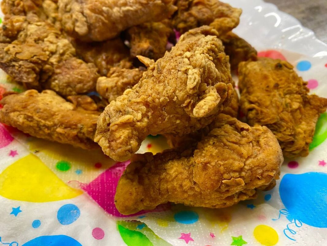 Как легко приготовить крылышки KFC: секреты панировки без лишних заморочек