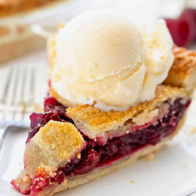 Секреты вкусного вишневого пирога: от начинки до плетеной корочки