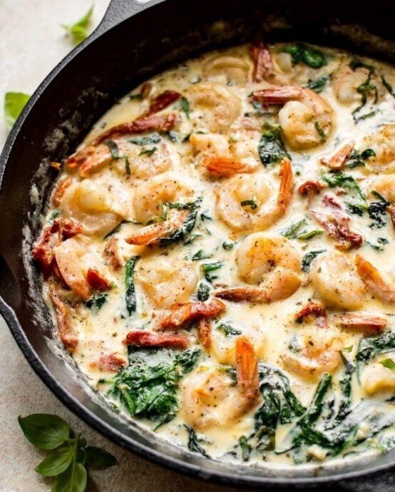 Креветки с шпинатом и вялеными томатами: новый взгляд на классический рецепт