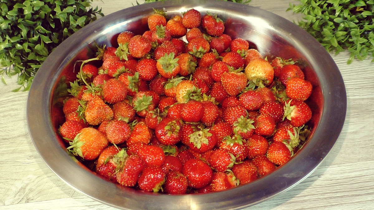 Как легко заготовить клубнику на зиму без варки и заморозки