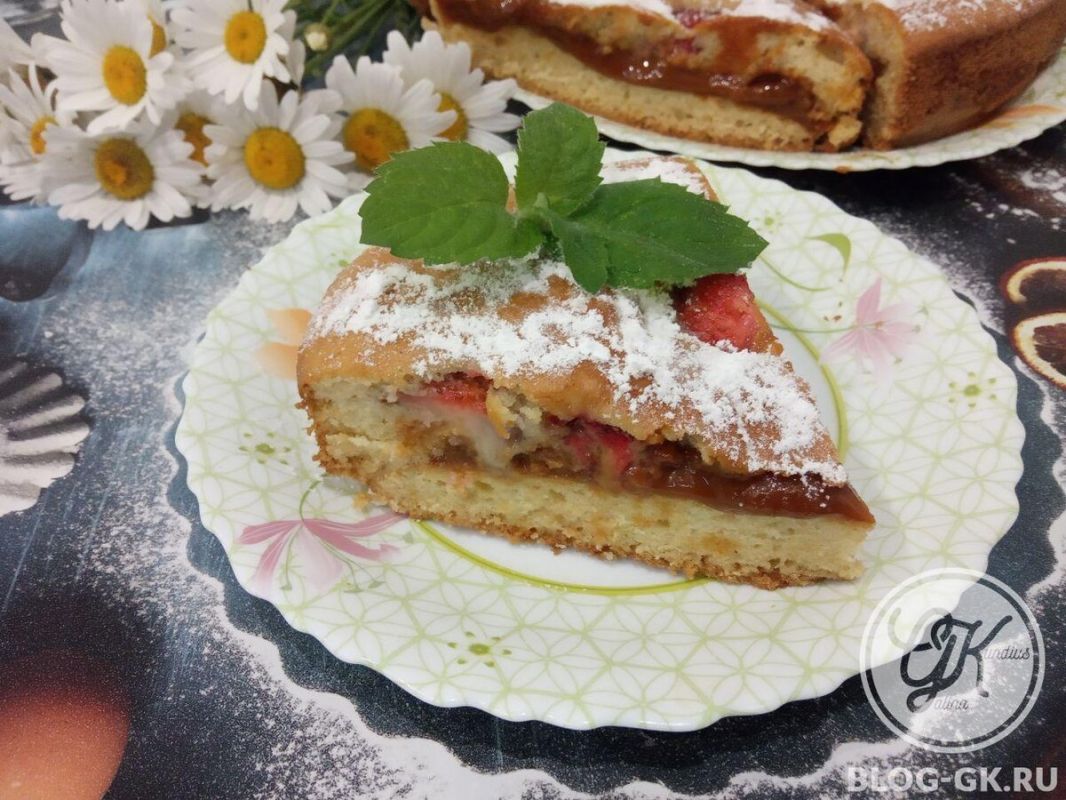 Нежный пирог с вареным сгущенным молоком: простой рецепт для сладкоежек