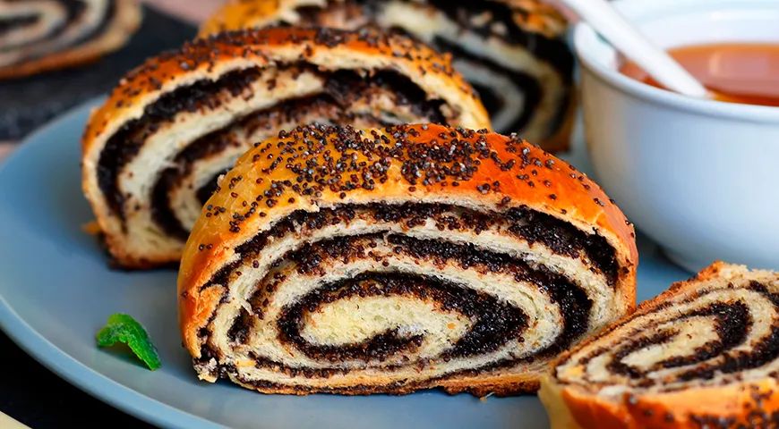 Нежные булочки с маком: секреты горячей выпечки