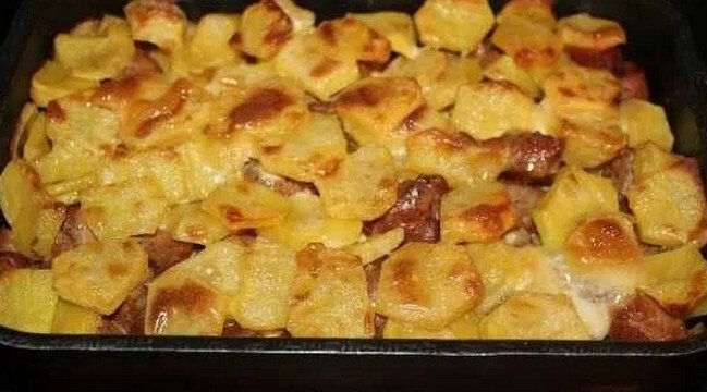 Вкусный картофельно-мясной пирог с сырной корочкой из духовки