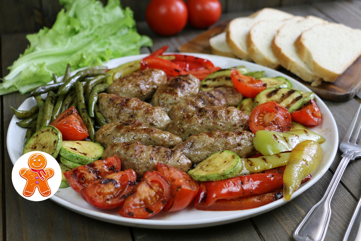 Как приготовить идеальные домашние колбаски на гриле