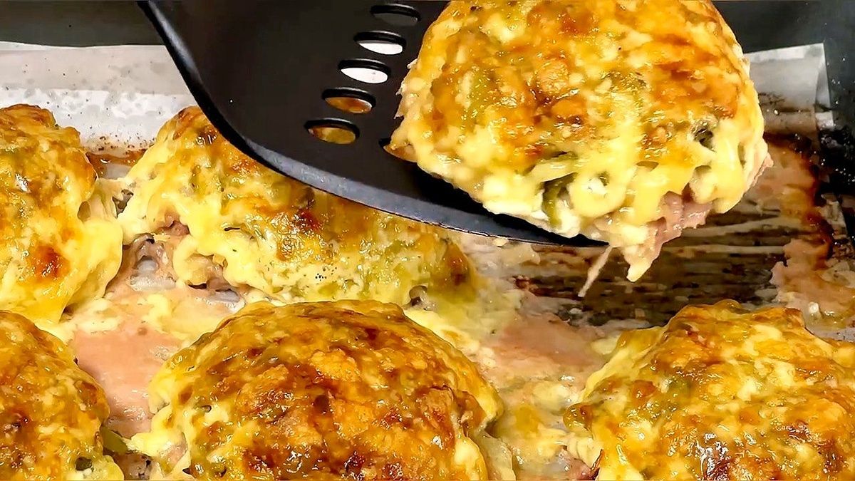 Нежные котлеты с пикантной начинкой: удивите близких новым вкусом