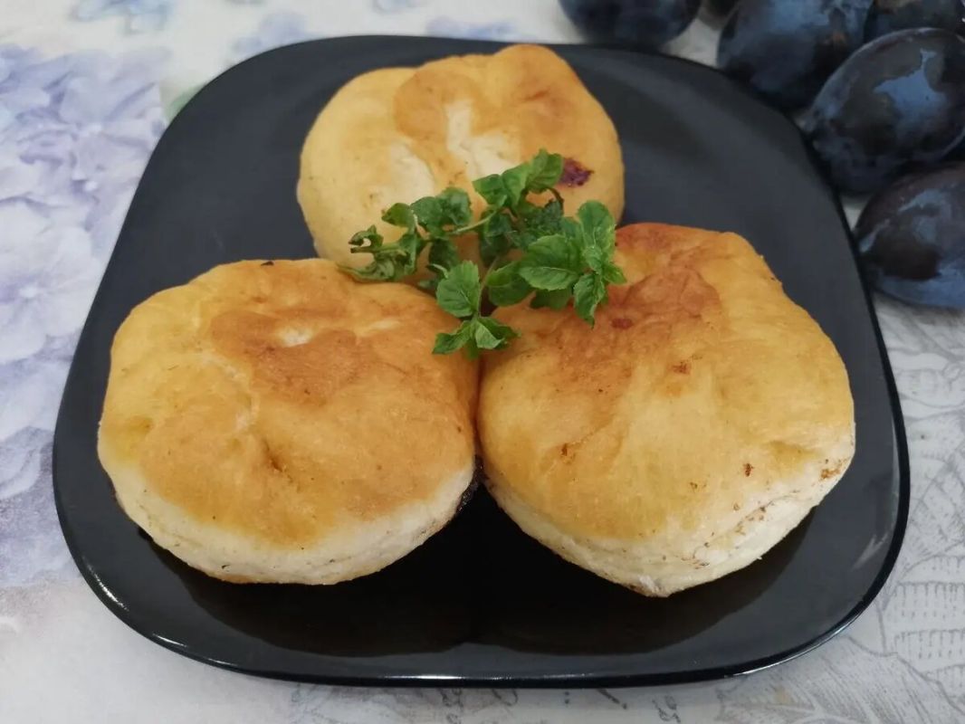 Как приготовить вкуснейшие пирожки со сливой на сковороде