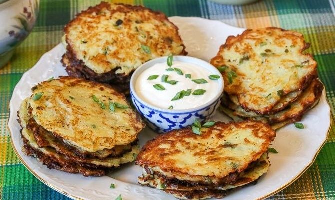 Драники с сыром и зеленым луком: простой и вкусный рецепт
