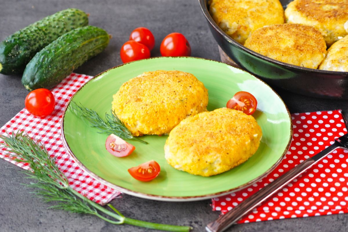 Нежные рыбные котлеты с картофелем: простота и вкус в каждом укусе