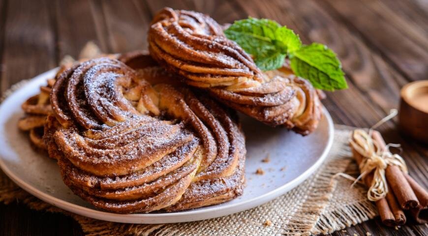 Как украсить пироги: 13 идей и 5 рецептов для кулинарного вдохновения