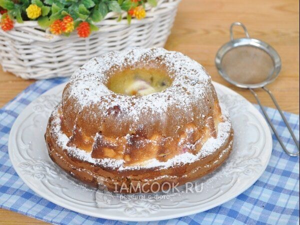 Пышный пирог с творогом и ягодами: простой рецепт для сладкого момента