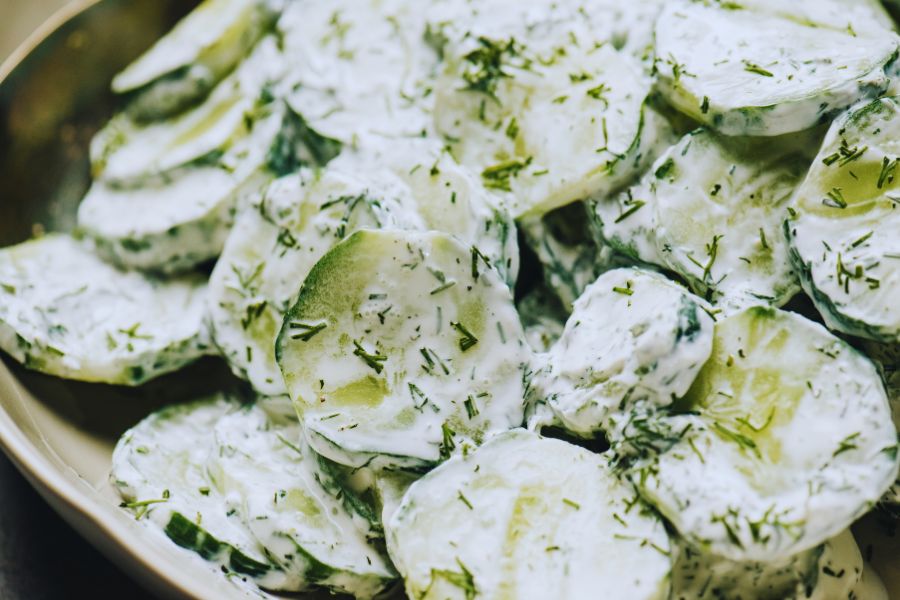 Летний салат из огурцов: свежий взгляд на классический рецепт