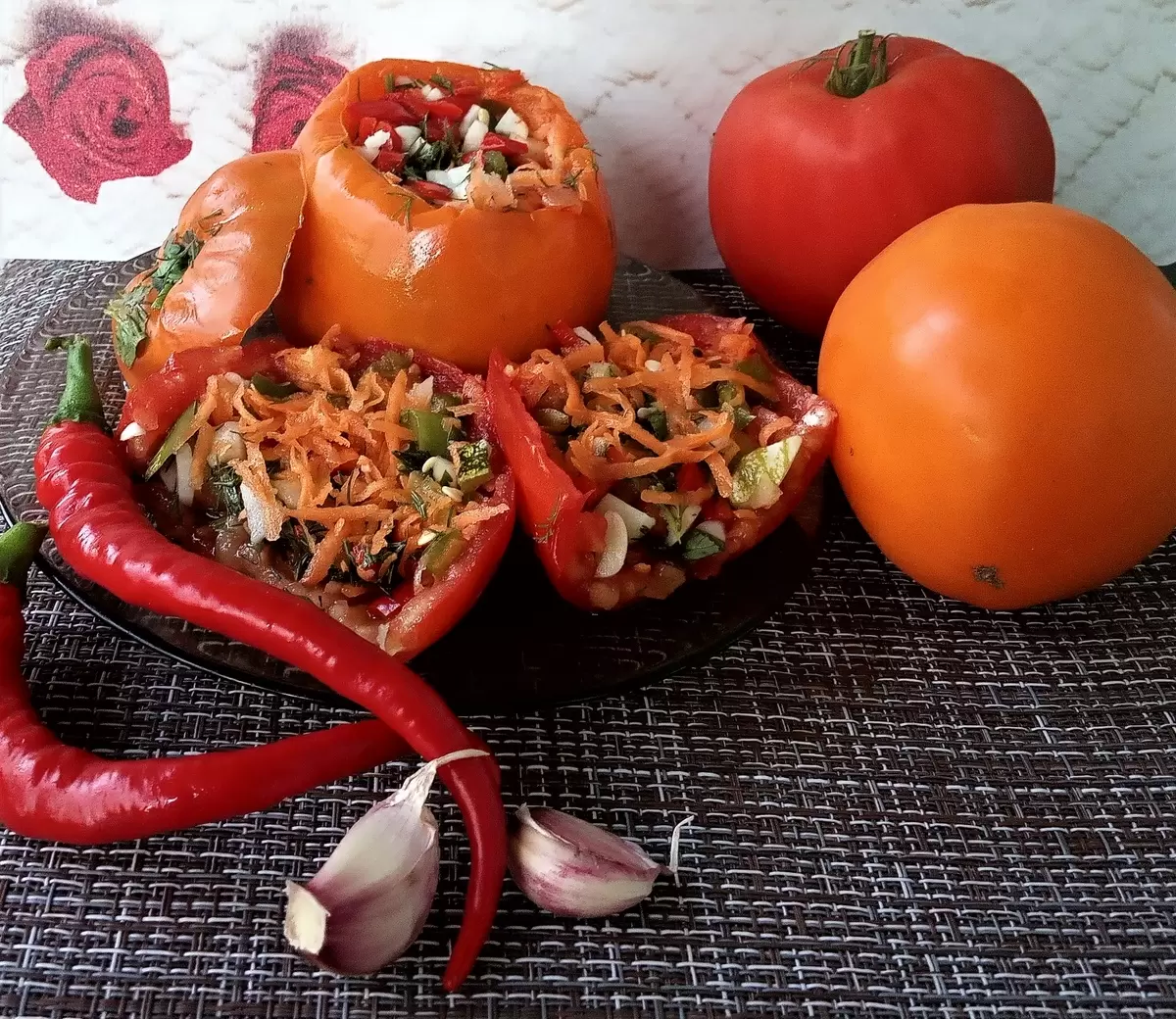 Как заквасить помидоры: секретный рецепт фаршированных томатов