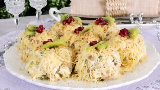 Новый год на столе: рецепт праздничного салата, который удивит гостей