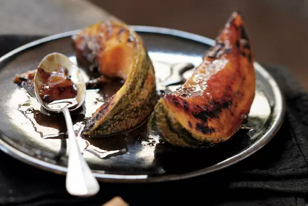 Карамельная дыня: изысканный десерт с медом и лавандой