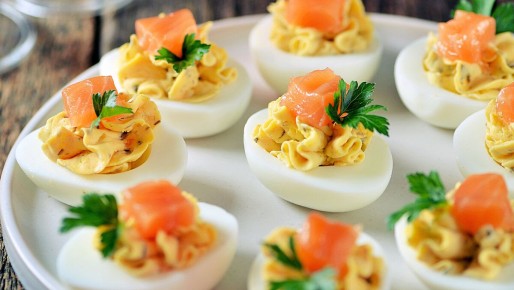 Яичная закуска с лососем: изысканно и просто