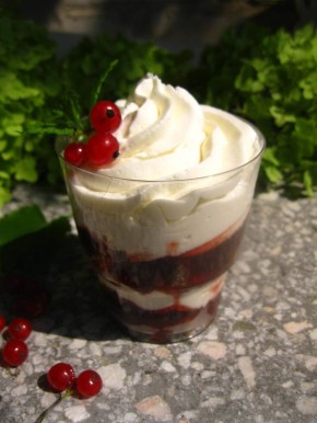 Трайфлы в стаканчиках: простой и невероятно вкусный десерт для самых сладких моментов