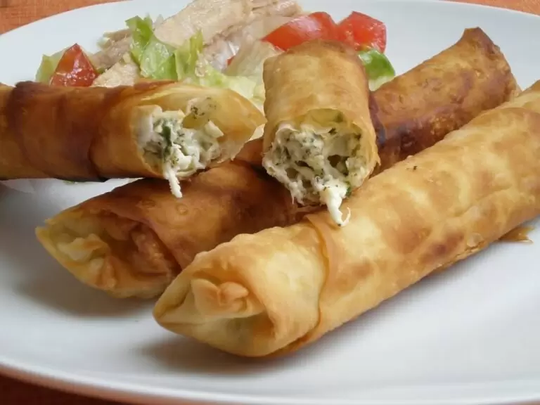 Необычные завернутые блины с сыром и томатным соусом: откройте для себя вкус Турции