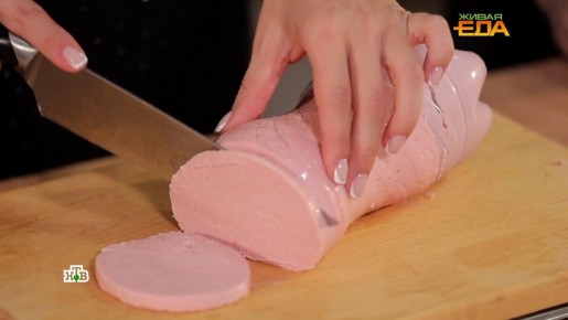 Как сделать вареную колбасу невероятно вкусной и полезной