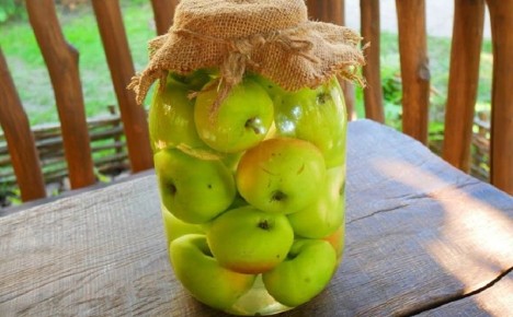 Необычный способ сохранить яблоки: мочёные плоды, которые удивят зимой