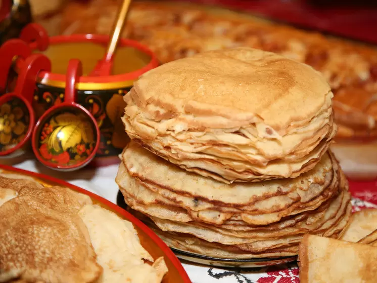 Веселые традиции Масленицы: что подать на праздничный стол