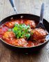 Погружение во вкусы Востока: курица в пряном соусе с финиками