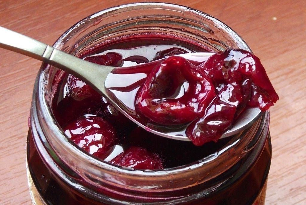 Секреты приготовления вишневого варенья без косточек за 20 минут
