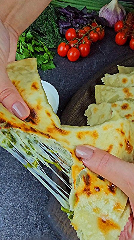 Кутабы с сыром и зеленью: вкусное угощение для гурманов
