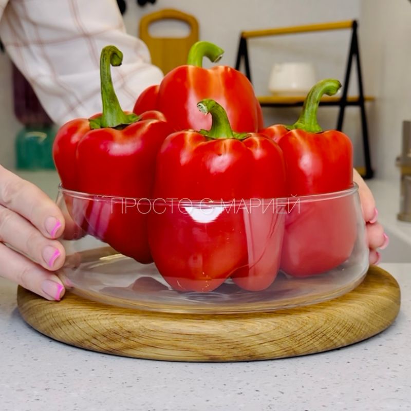 Удивляющая холодная закуска из запечённых болгарских перцев и соуса на йогурте